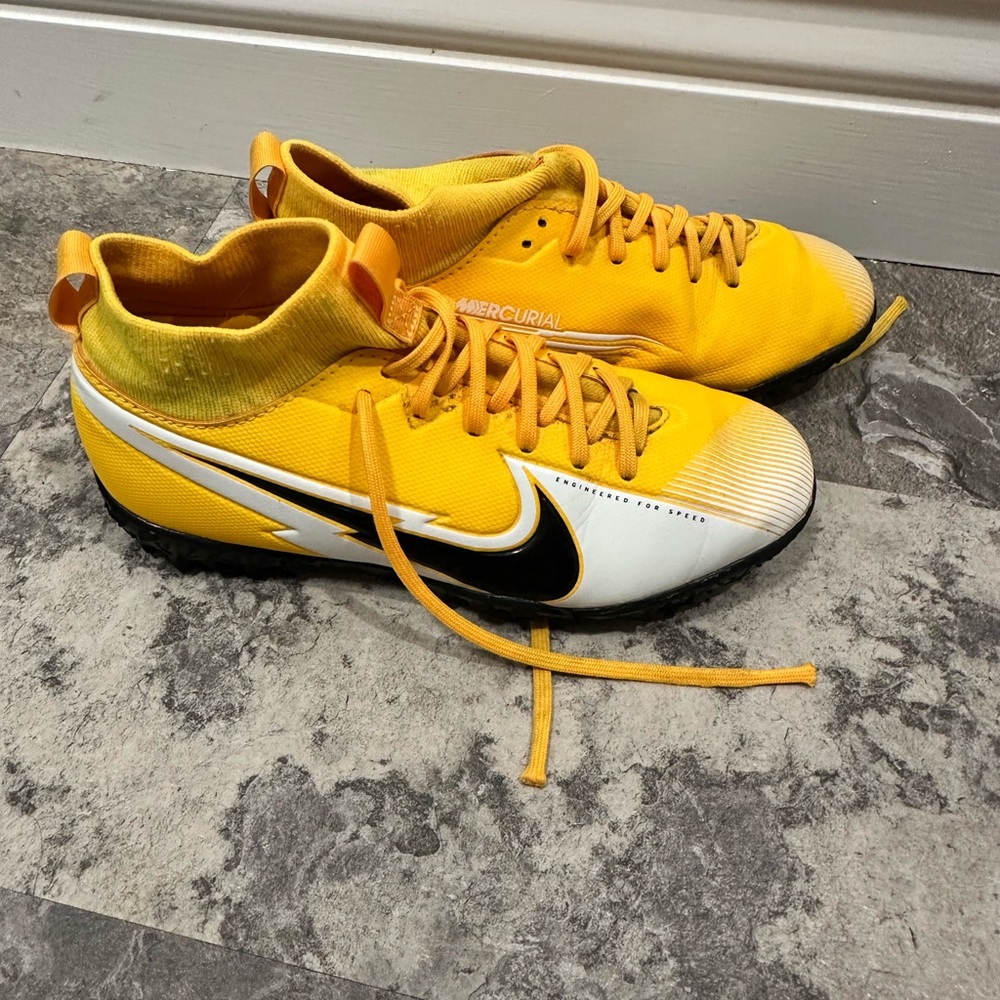 Kids Bike Turf Shoes Size 3.5Y Yellow Black